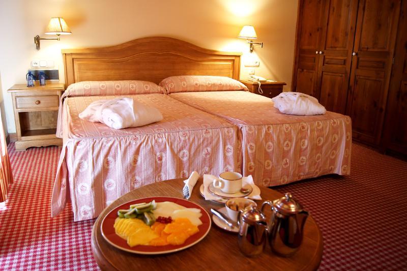 Hotel Chalet Bassibe Baqueira Beret Eksteriør bilde
