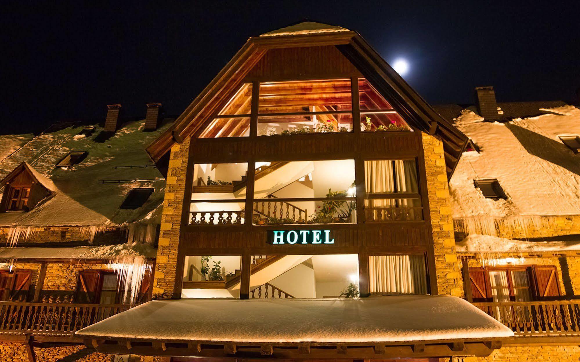 Hotel Chalet Bassibe Baqueira Beret Eksteriør bilde