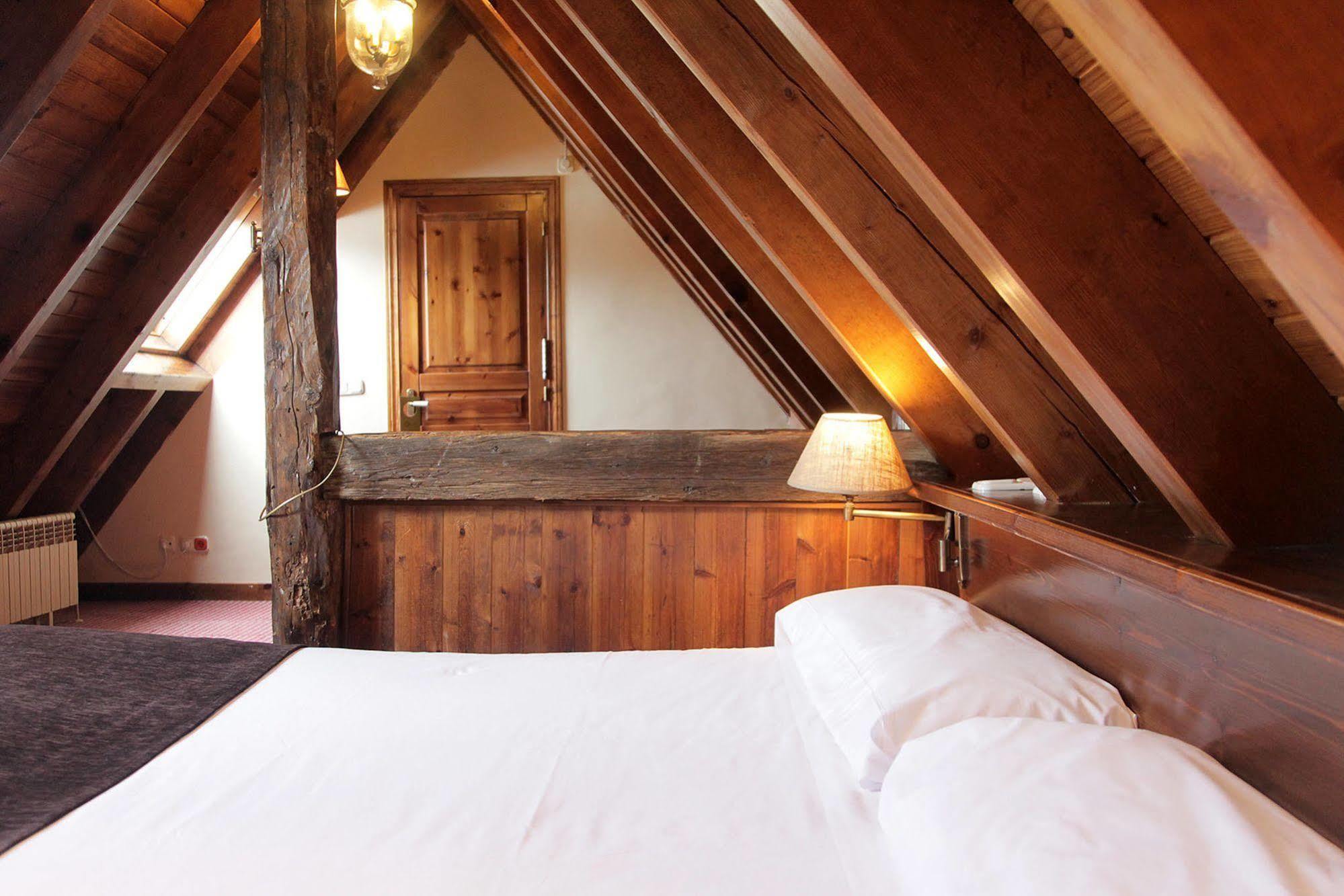 Hotel Chalet Bassibe Baqueira Beret Eksteriør bilde